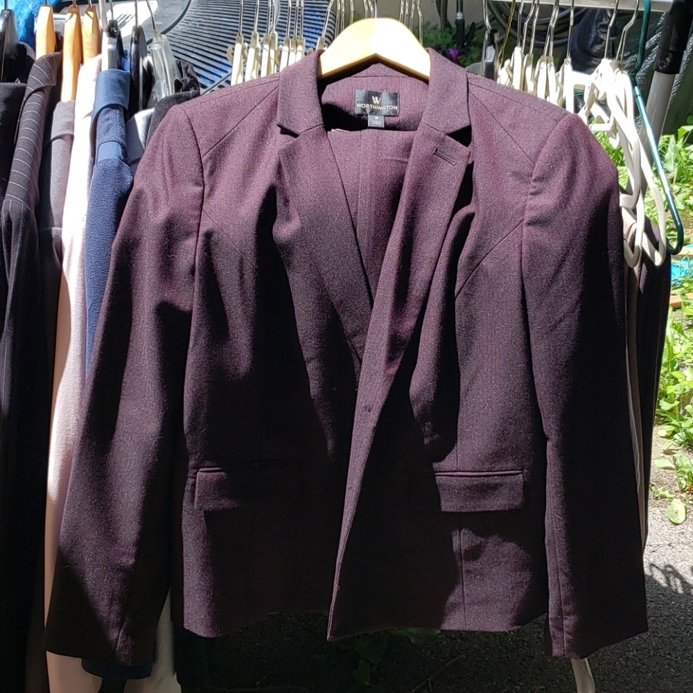 Women's pants suit